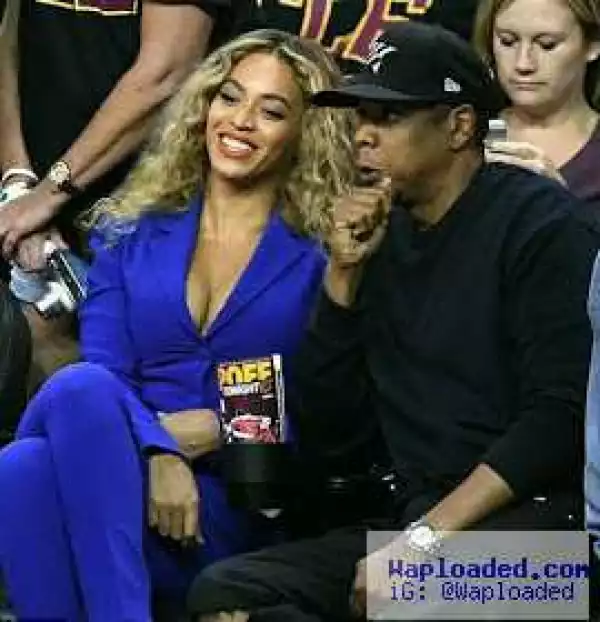 Beyoncé stylish in blue suit as she watches and NBA game with JayZ